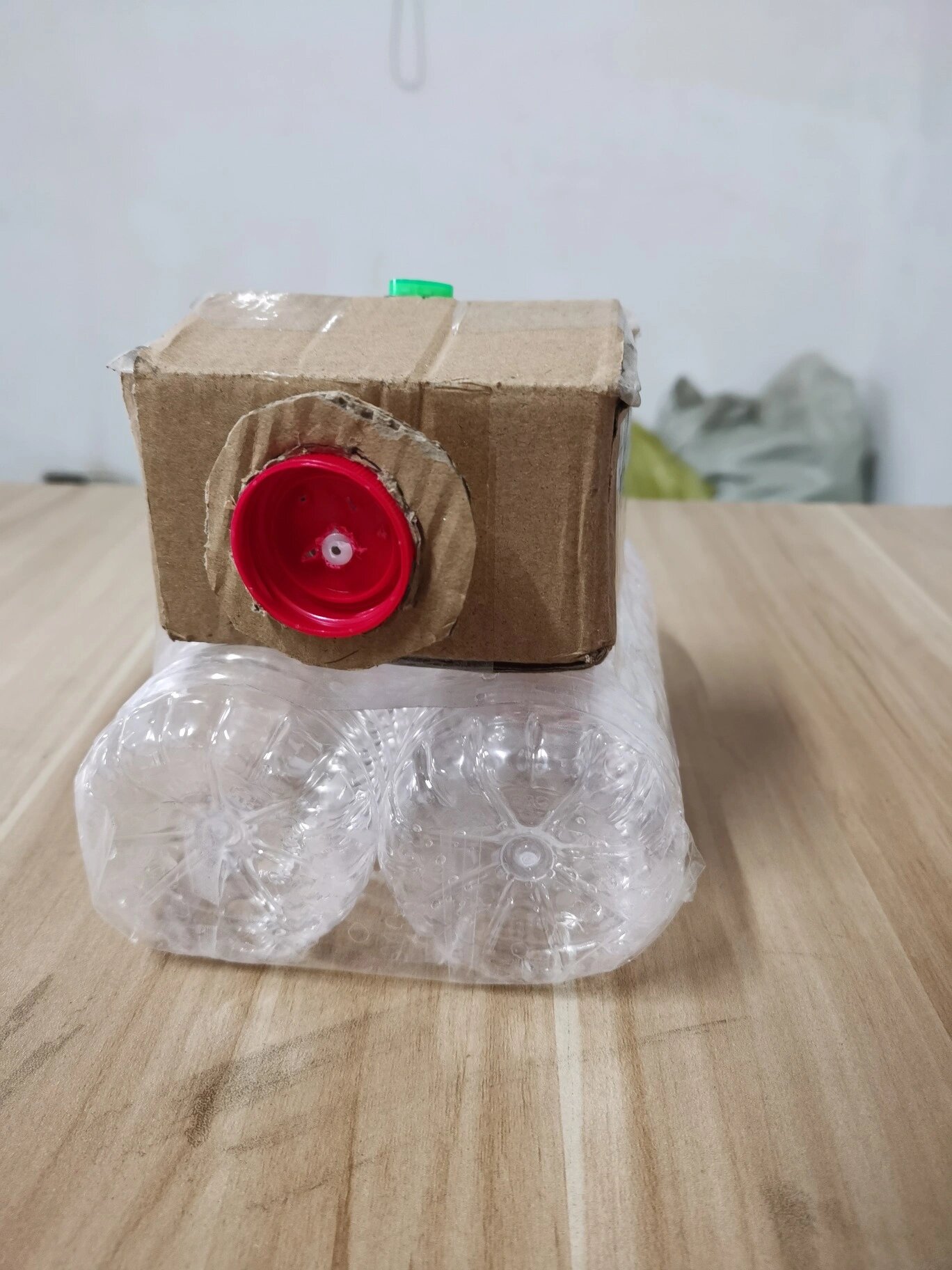 宝贝制作的气垫船