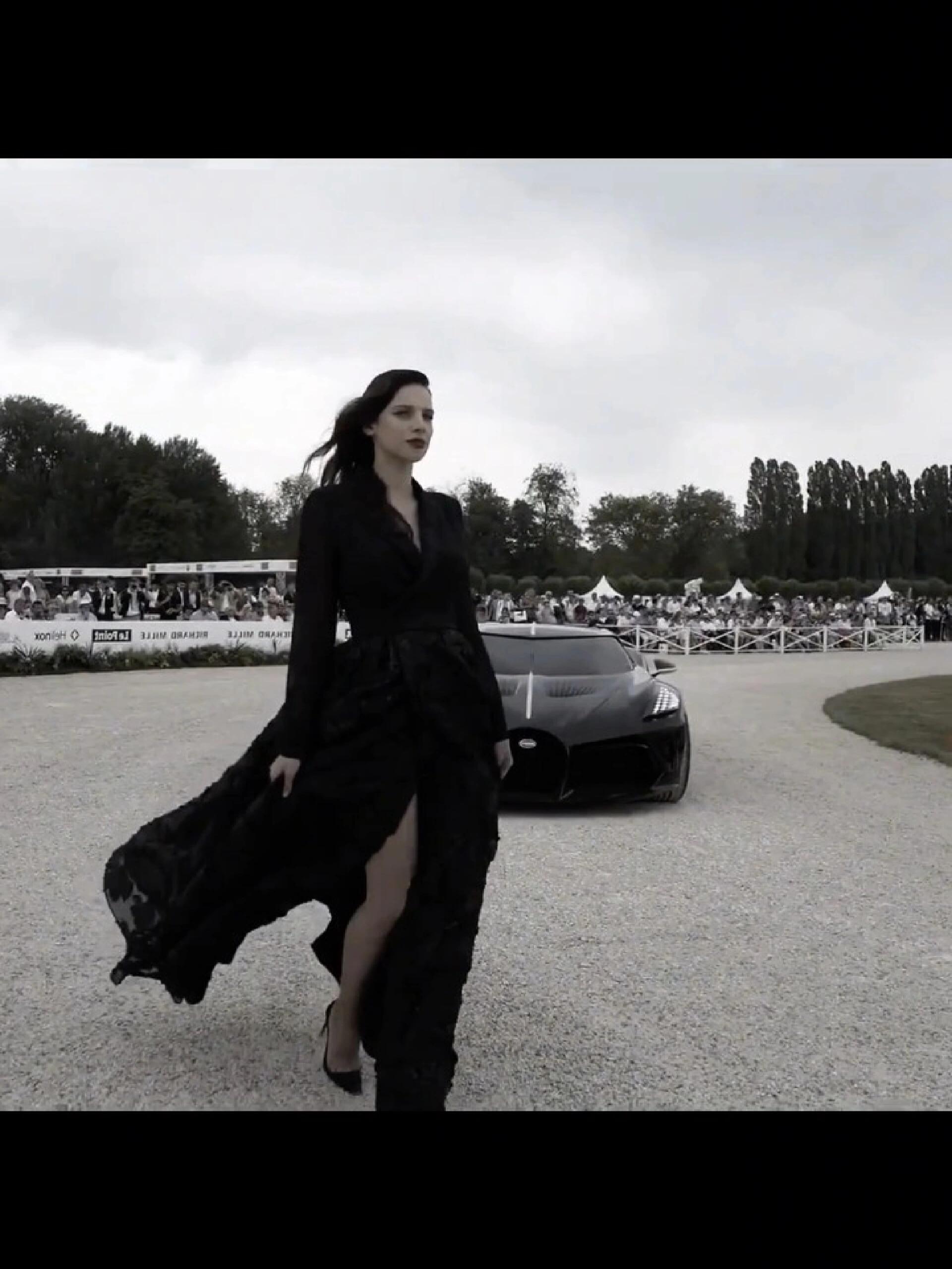 人的气场压过了 超跑布加迪威龙?