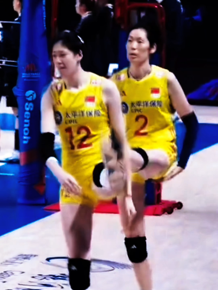 冠军之间的心心相惜,女排精神的完美传承!朱婷和李盈莹都很好!