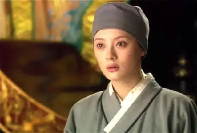 她是女尼姑,法号仁义,上过战场救死扶伤,圆寂后坐缸3年成正果