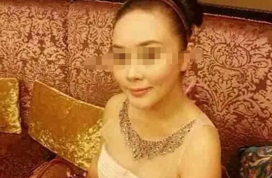 2017年,32岁知名女主持人回家途中惨遭杀害,凶手:怪她太漂亮了