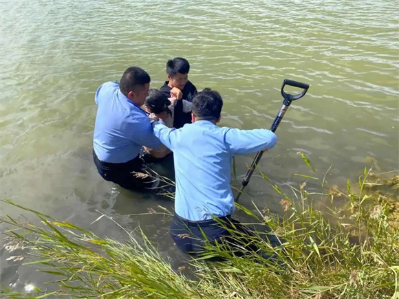 回顾浙江女子不满闺蜜抢着买单跳河身亡,家属索赔50万,法院判了