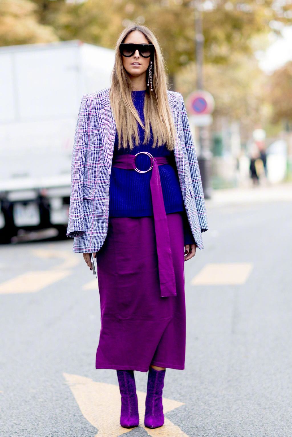 你不敢穿的紫色,竟然是百搭色?是的,但不是所有紫,只有正紫!