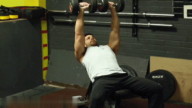 哑铃上斜卧推练习你是否有过这样的疑惑,为什么在健身房里,很多人都在