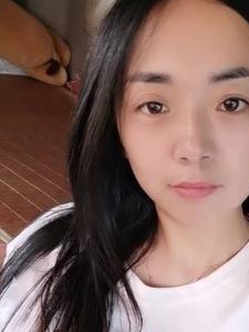 前面大哥，你速度太慢啦，跟了你一路，我赶时间去卸货，只能右侧超你啦，礼貌超车暗语，同行一听都懂得👍