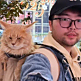 抠门学校不发毕业礼物
老娘每天掂着猫粮满校园喂他
好不容易喂到15斤
可不能便宜给学校#猫咪#