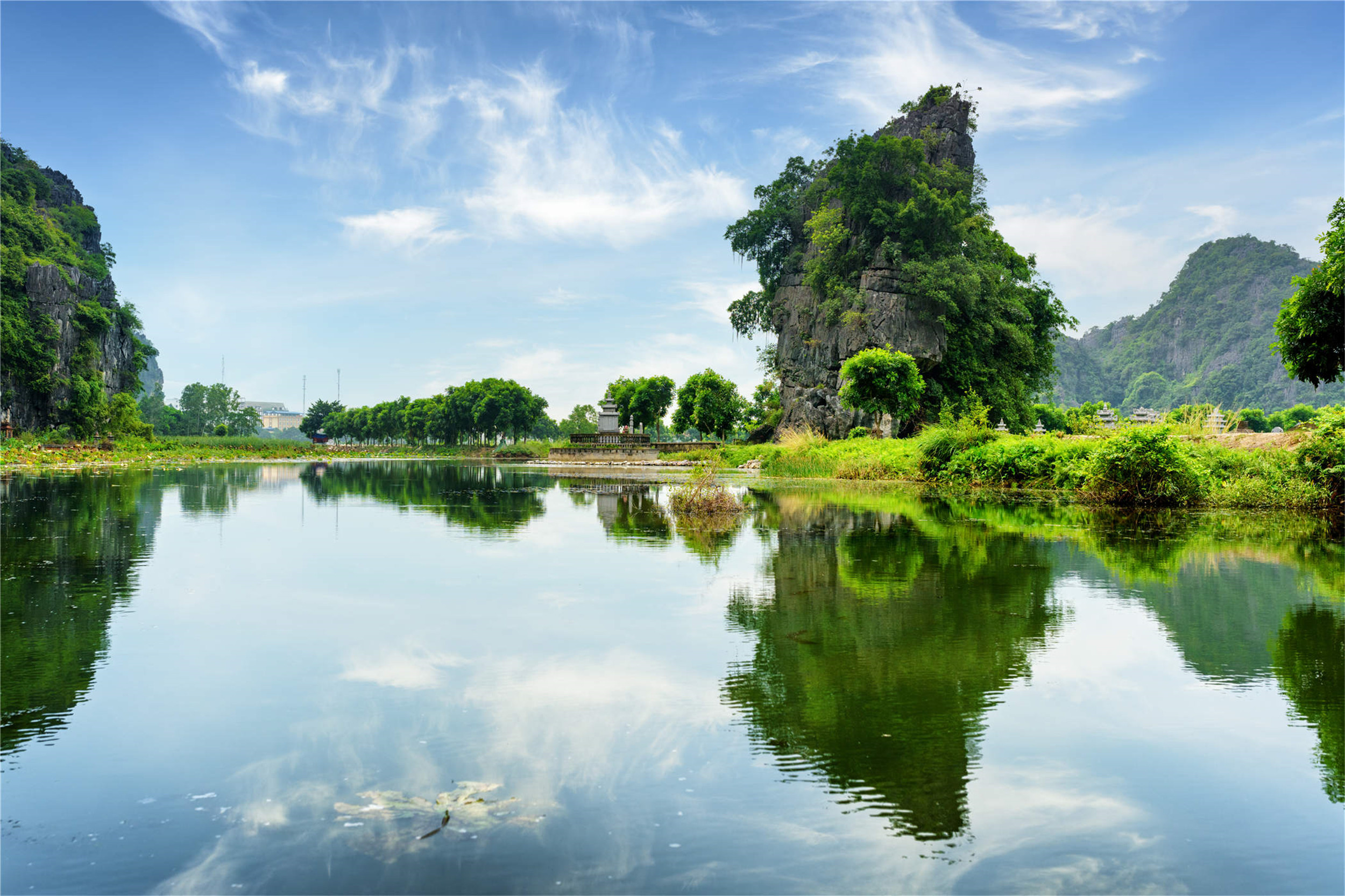 "花费一大笔钱"用英文怎么说?