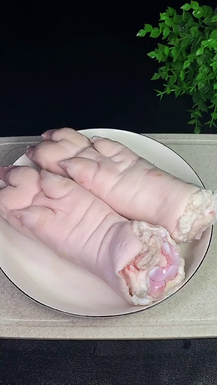 一起看看视频你如何分辩猪蹄的前后脚
