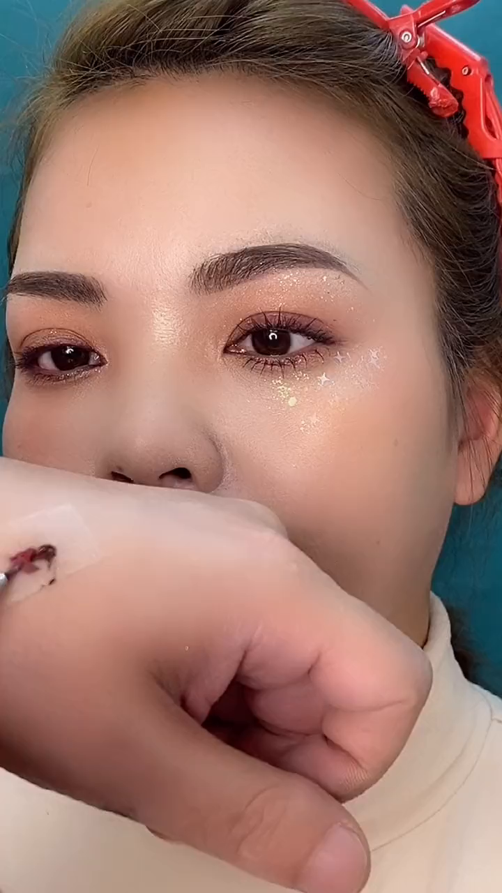 日系减龄段式虚化眼线教程