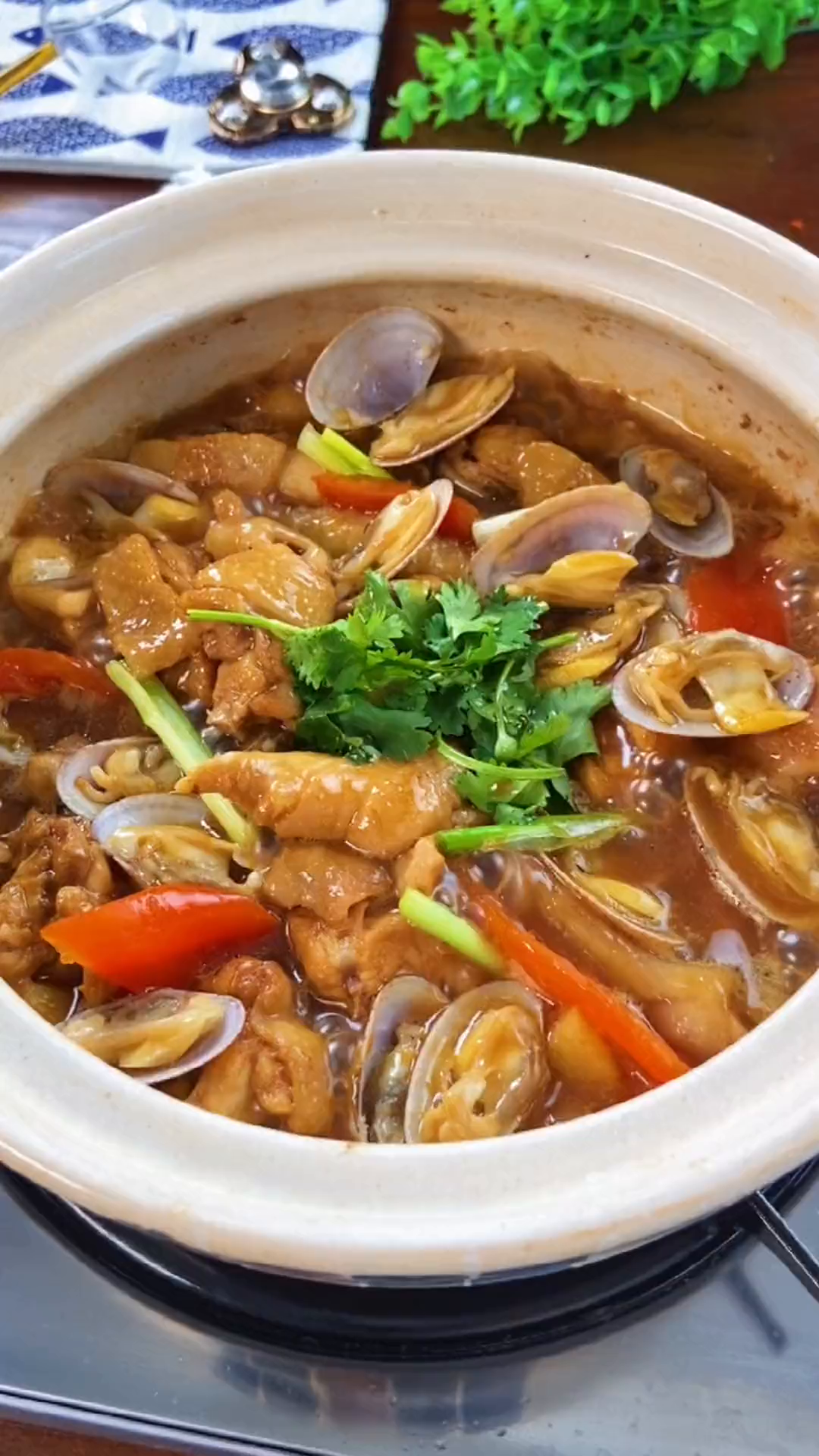 广东名菜花甲鸡煲,做法简单,鲜香嫩滑超下饭