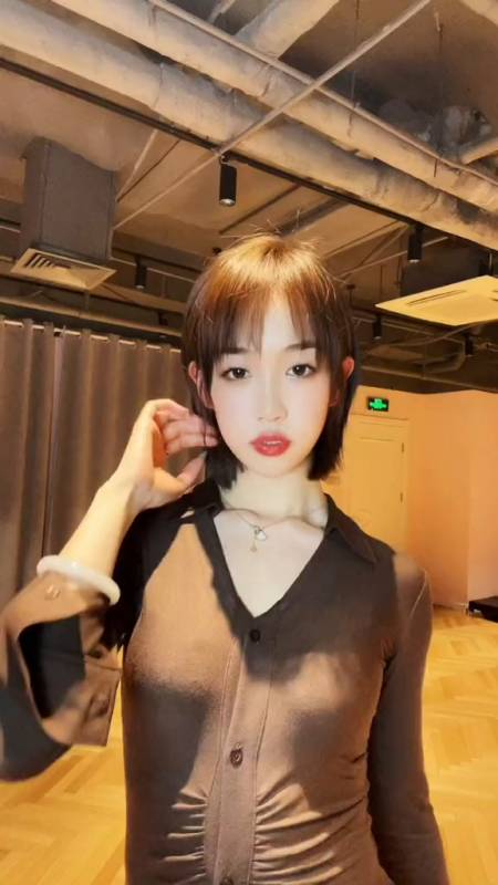 6次播放.2022-09-220川子哥杨诗语3粉丝  关注这到底什么操作?