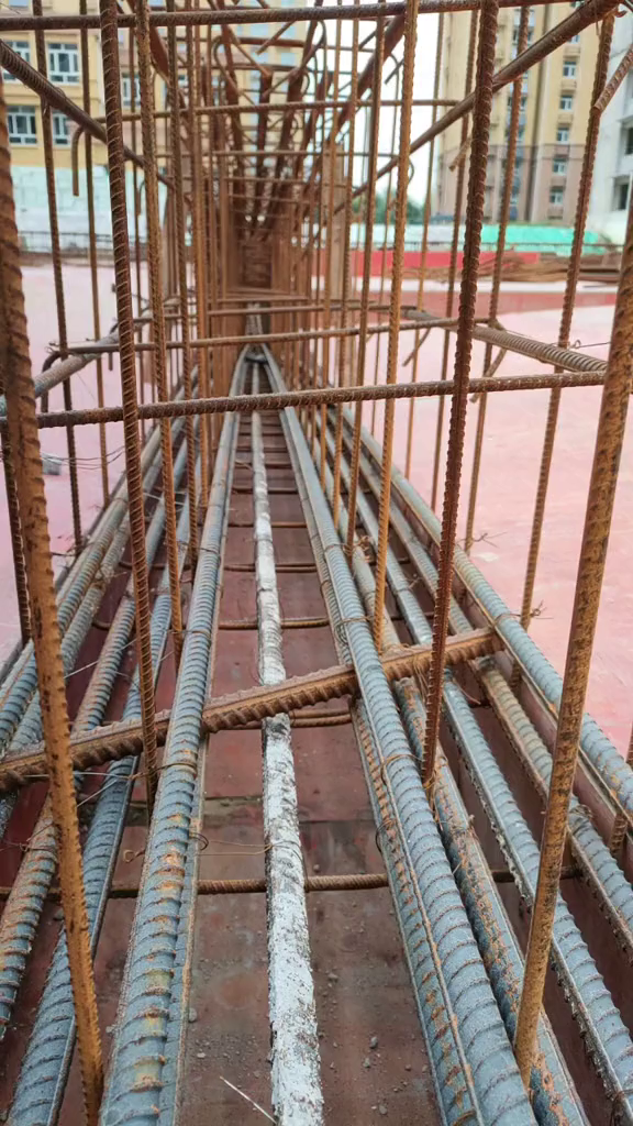 这大梁底筋13根25,上筋2根贯通25-度小视