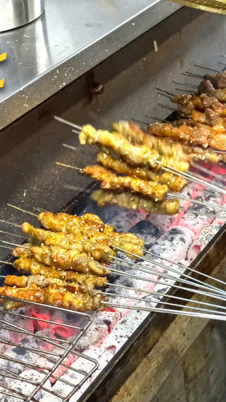 新城这家新开的东北烧烤真的太诱人了你最想带谁一起去吃烧烤呢