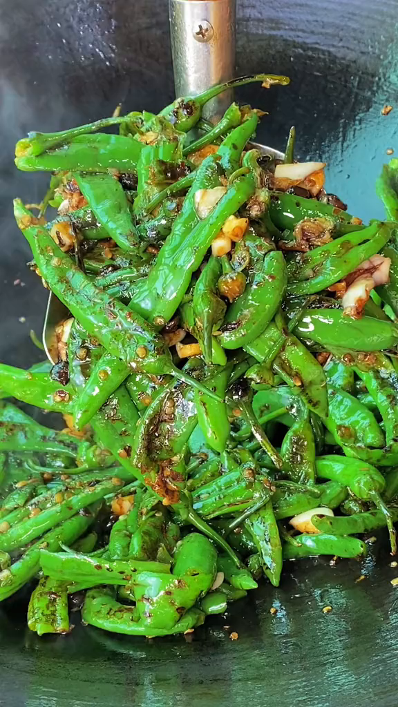 以前是没钱吃肉,现在是没钱吃肉好吃的辣椒擂辣椒