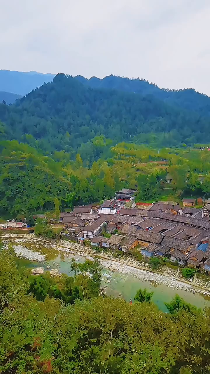 青木川古镇位于川陕甘交界处陕西最西