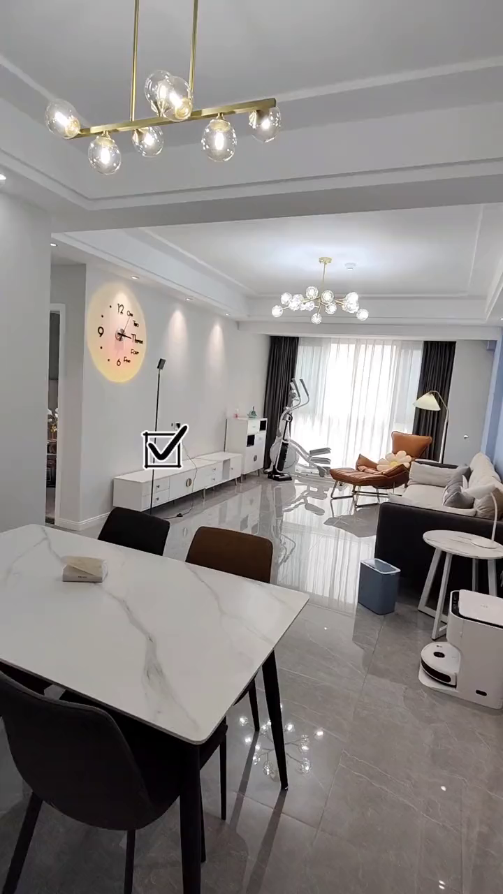 网红双眼皮吊顶,没有加钛金条,很简约,不藏灰还不容易过时