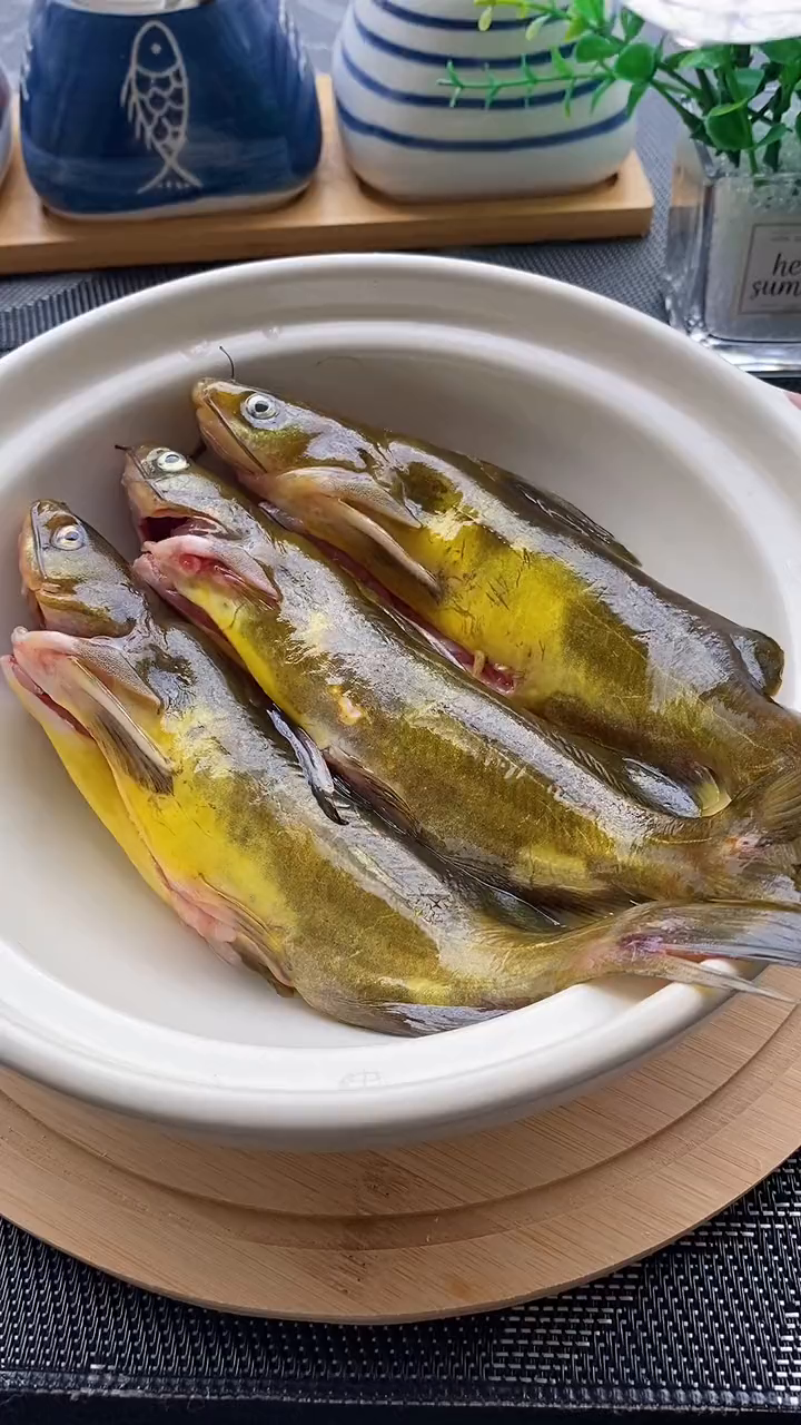 妈妈记得给孩子做这个黄骨鱼裙带菜-度小视