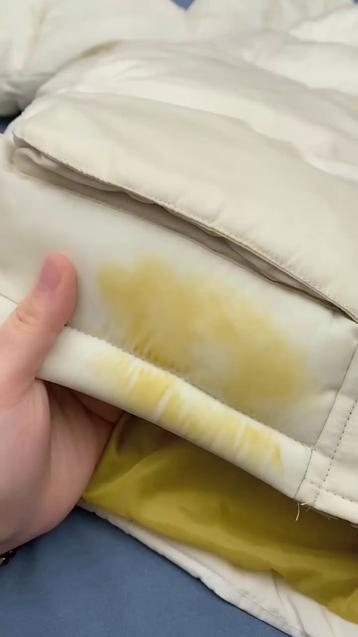 有了这个羽绒服湿巾,再不怕弄脏羽绒服了,一擦就掉