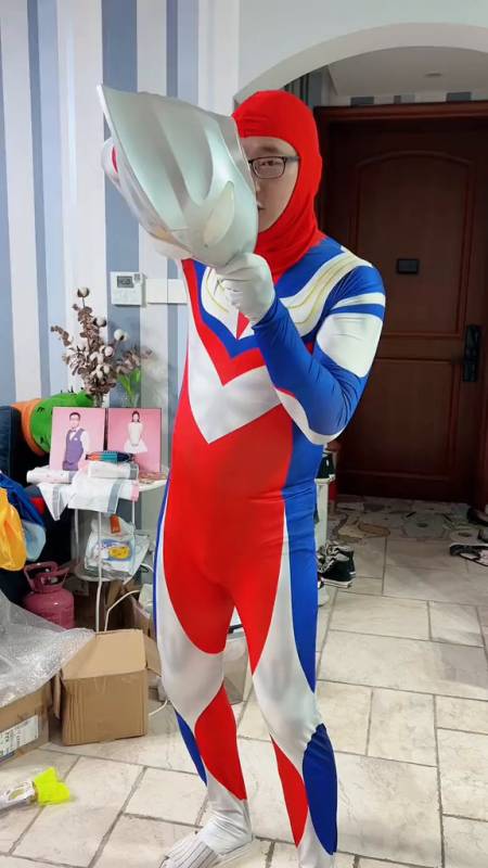 家里来了个180斤的奥特曼奥特曼迪迦爸爸奥特曼