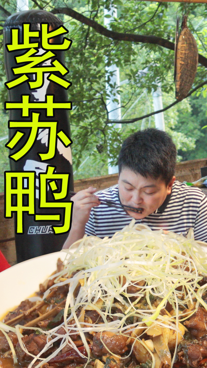 记忆中最下饭的一道菜“农家小炒肉”,三碗饭打底,非常下饭