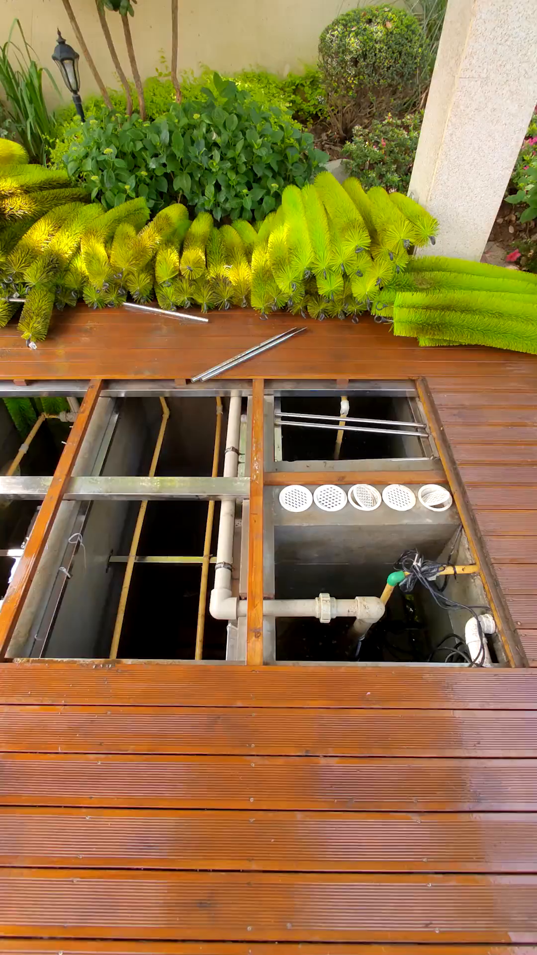 定期清理木平台下的净化仓,保持鱼池干净整洁无异味-度小视