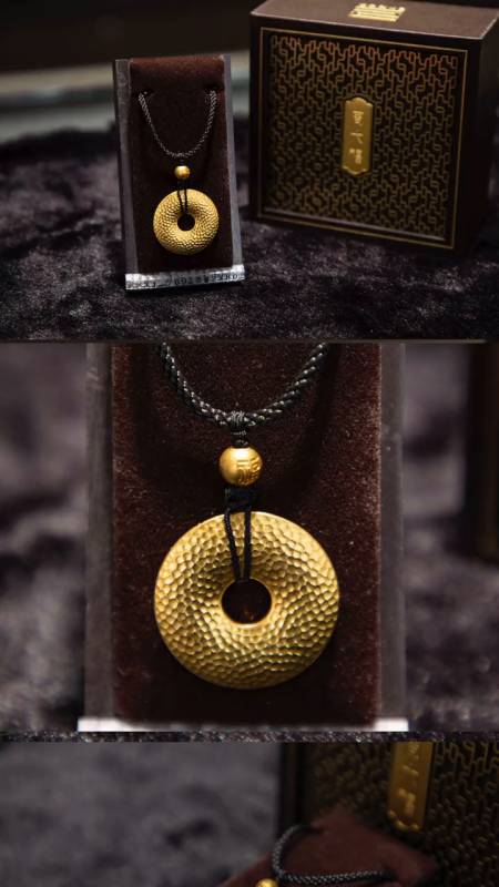 平安扣黄金首饰周大福传承古法金吊坠-度小视