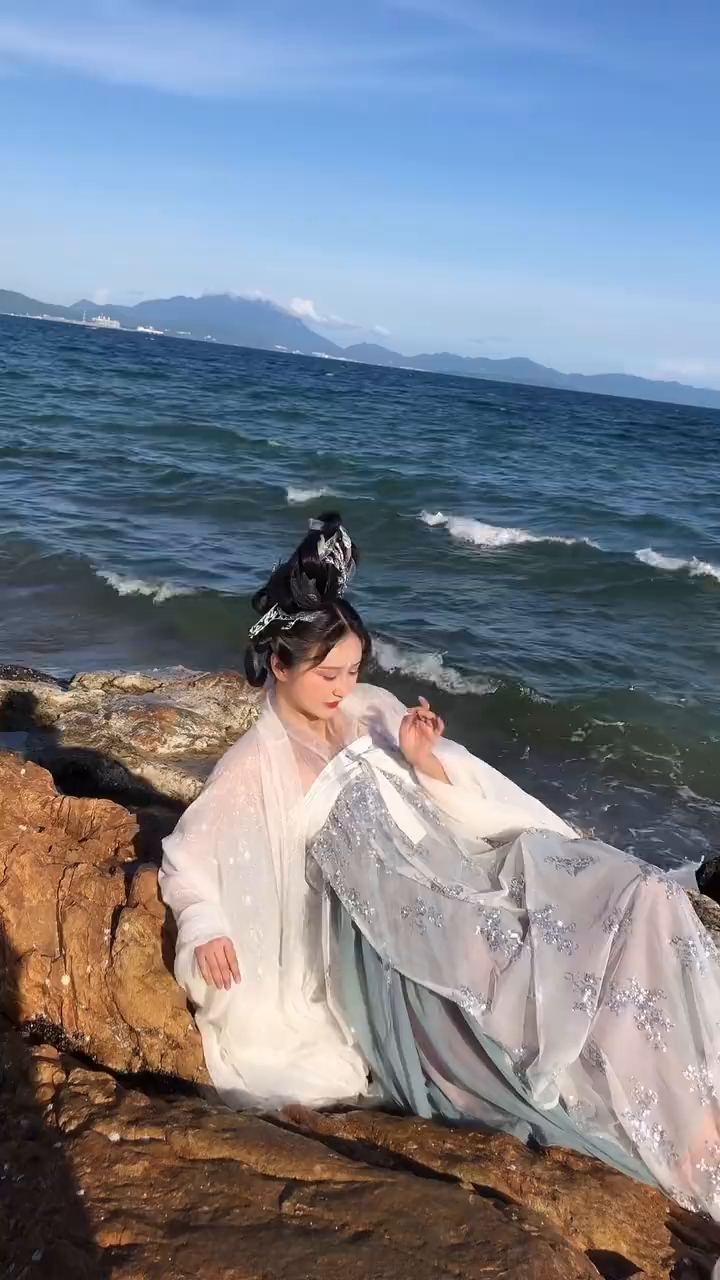 一定要去海边拍汉服!