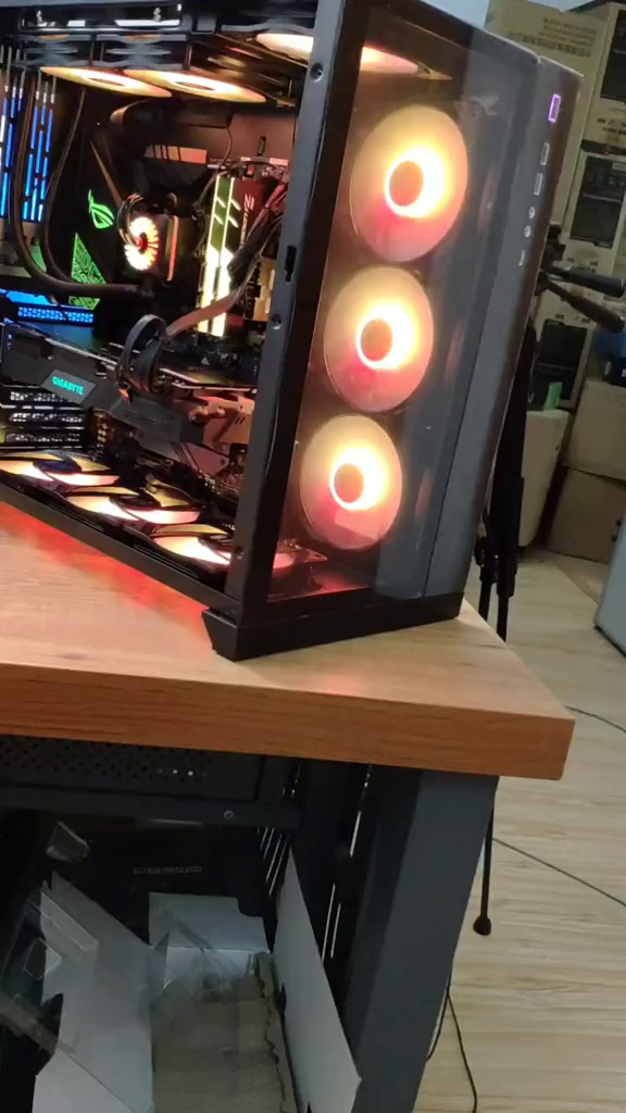 9700k加2070super加上16g幻光戟和联立的包豪斯机箱-度小视