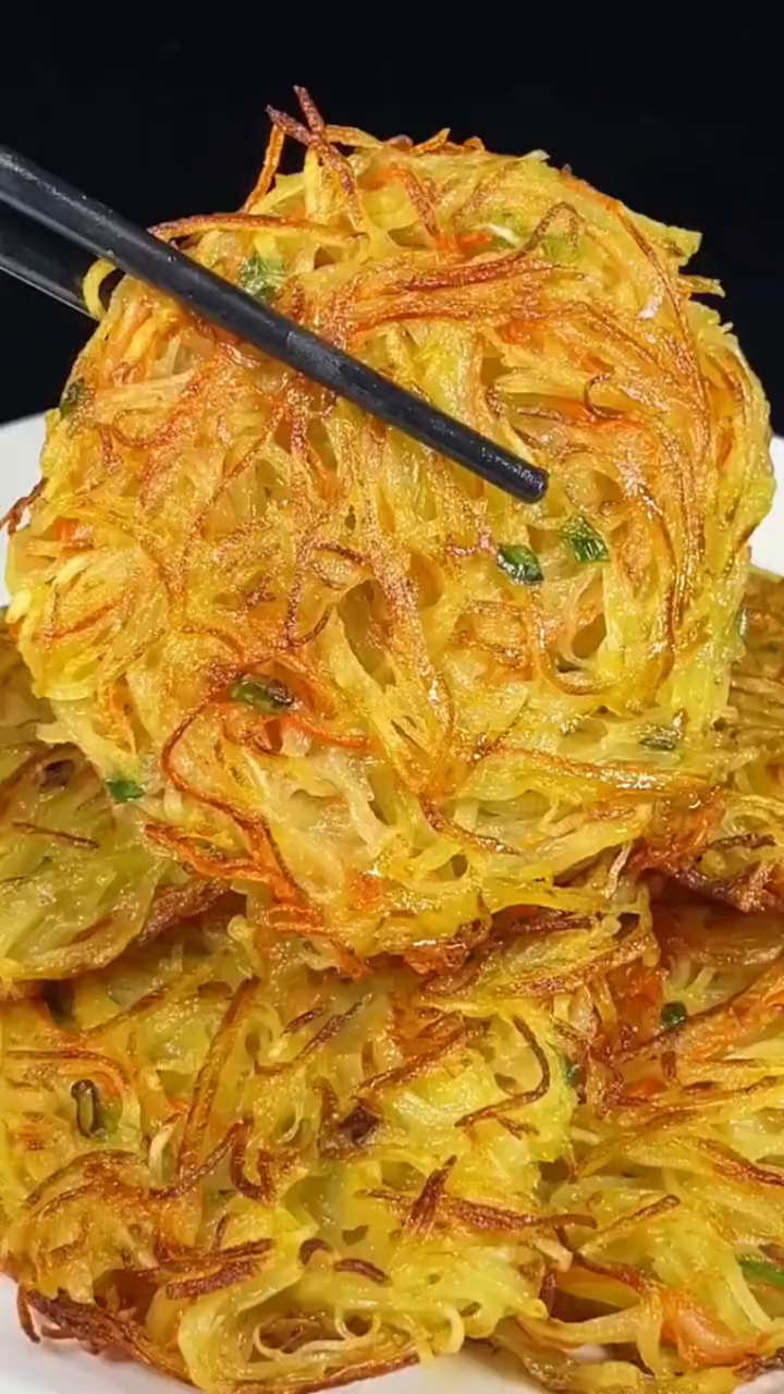 老人孩子都爱吃的土豆胡萝卜丝饼