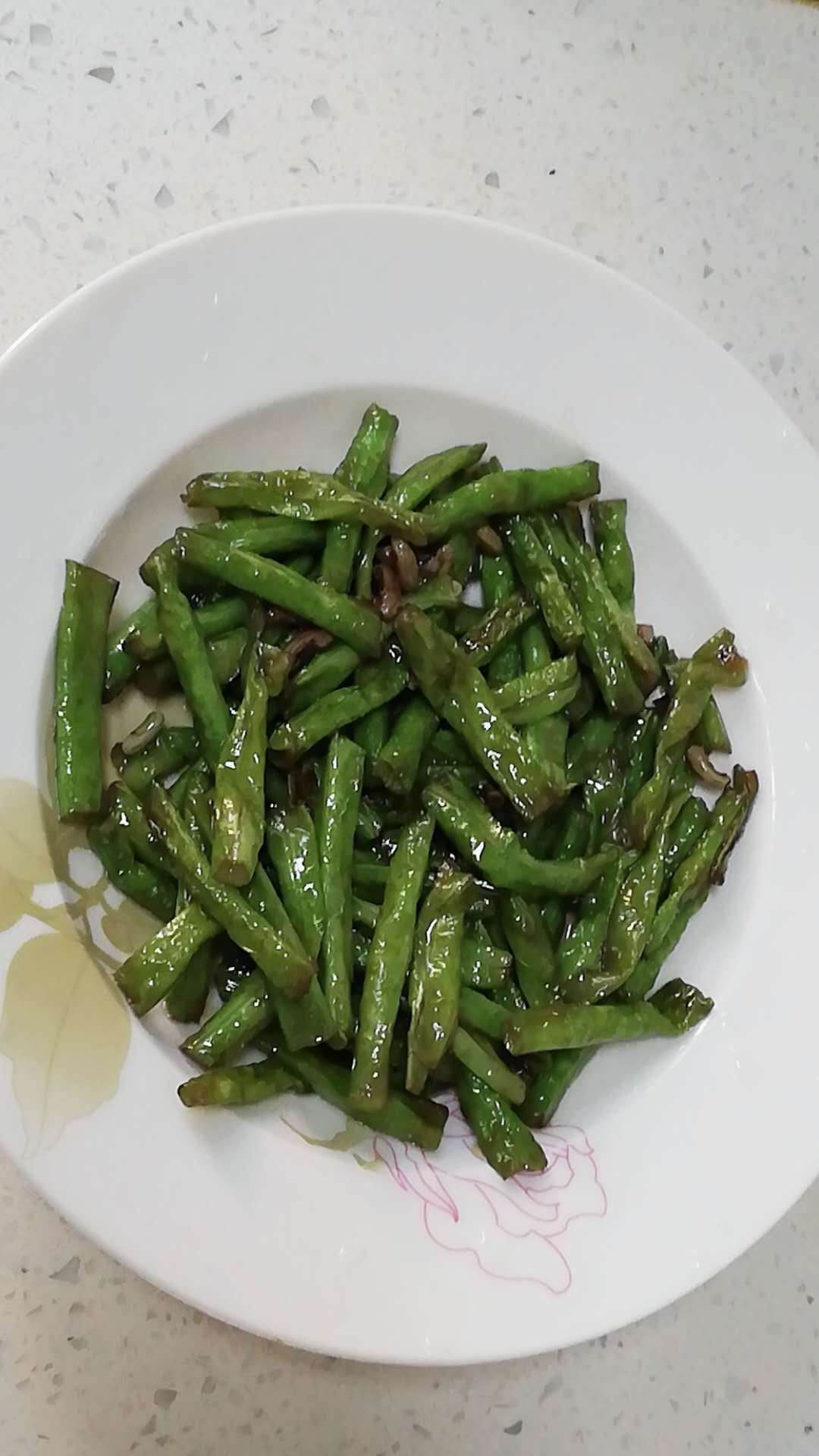 素炒豆角:天热,做菜怎么简单怎么来,简单的食材,简单的烹饪方法,一样好吃