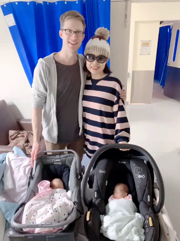 19年5月5日宝宝出生第17天终于一起回家了双胞胎混血