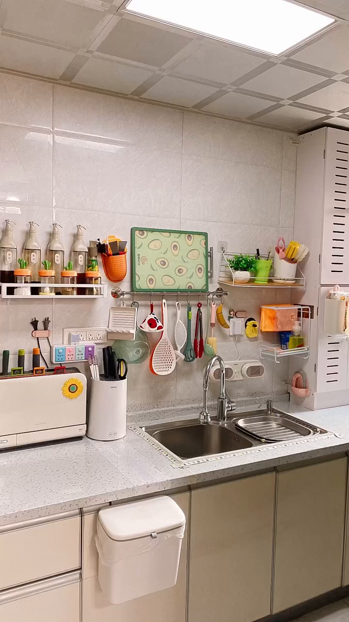 喜欢把厨房收拾的干净整洁,感觉很治愈
