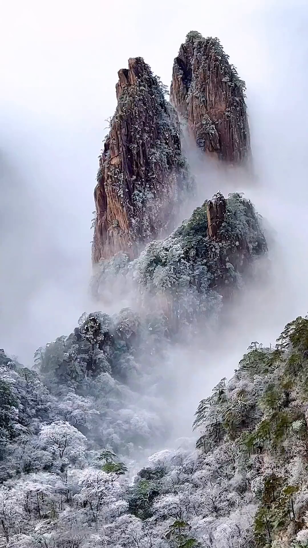 一副山水国画,意境悠远.这就是黄山的魅力,心动了吗?来黄山看冬雪吧!