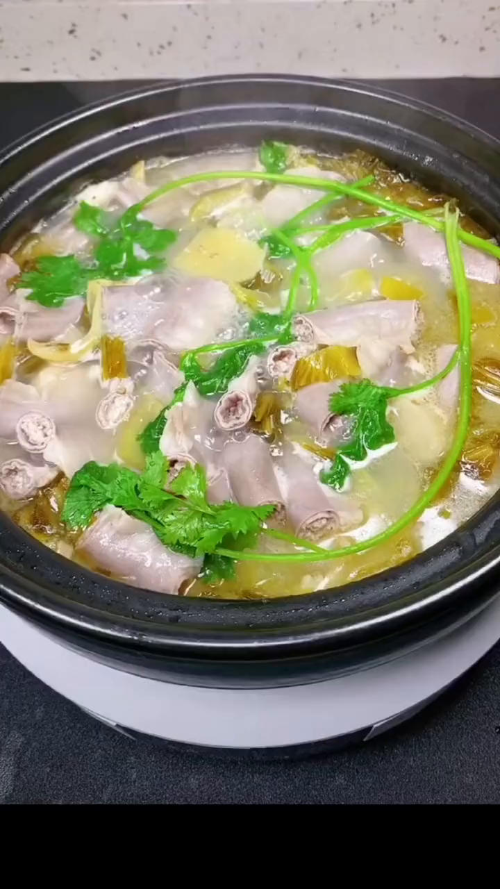 今天教大家做一道粉肠咸菜开胃汤真的好吃到没朋友-度小视