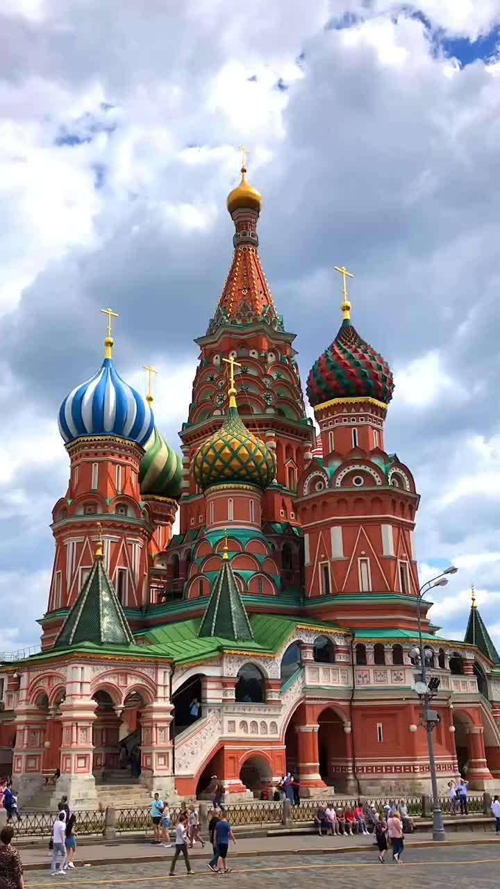 站在圣瓦西里升天大教堂的面前感觉童话般的绚丽美好