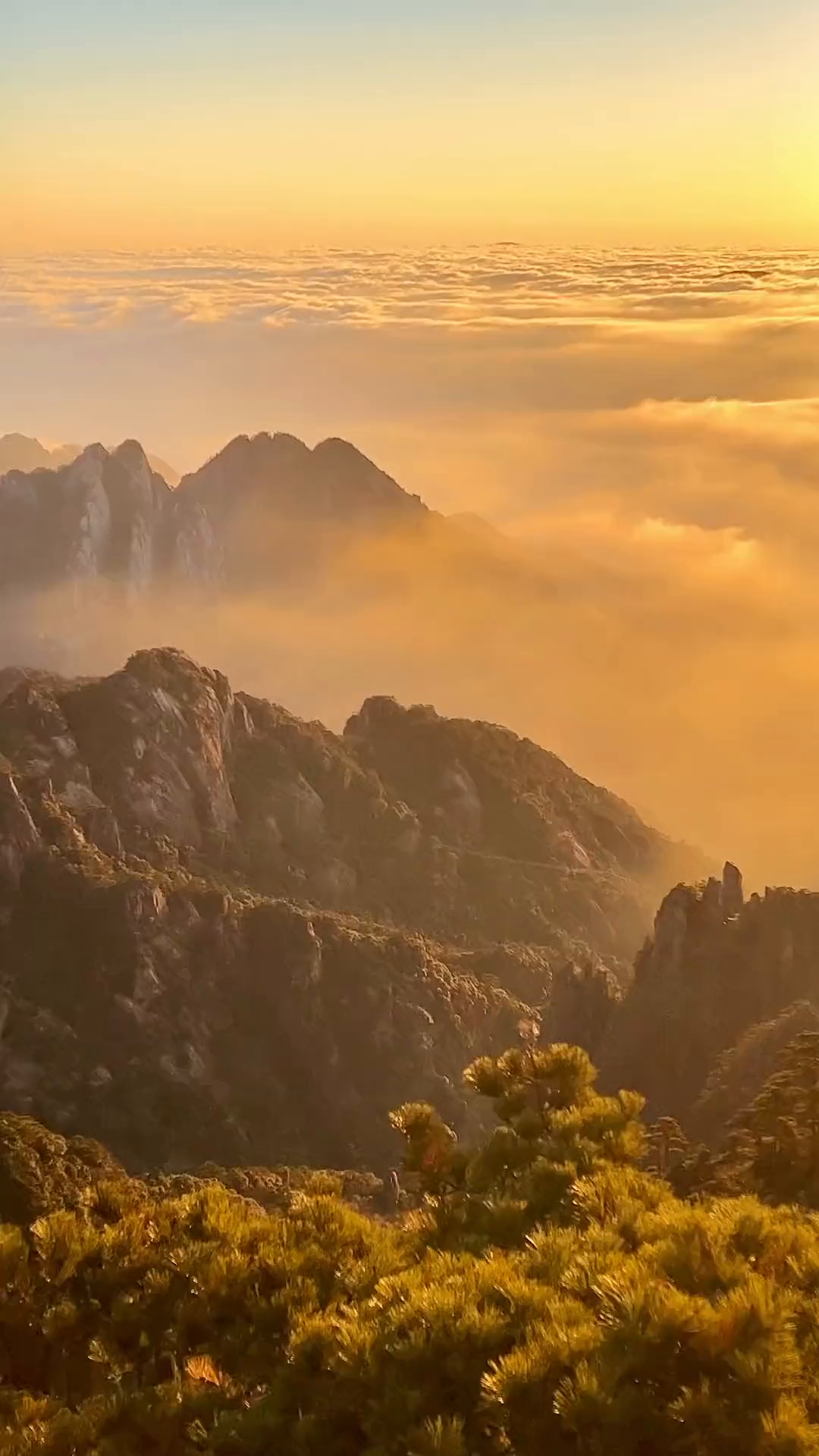 云卷云舒,霞光万道.这唯美意境让人流连忘返久久不忍离去