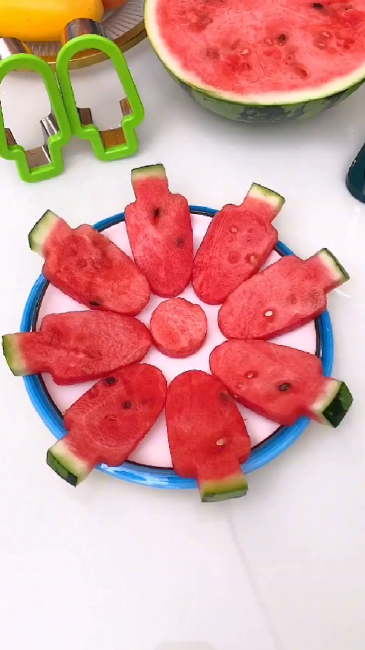 切出来的西瓜特别好看花式旋西瓜
