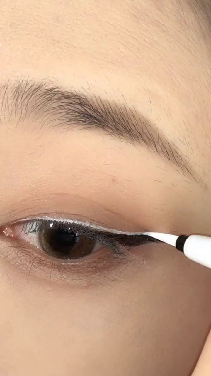 浅画一个日常白色眼线妆