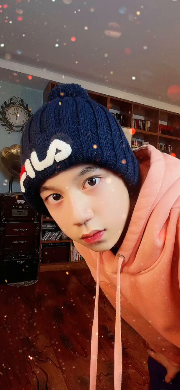 好自在的少年,穿衣戴帽都不分四季跳舞使我快乐阳光少年赵天翼-度小视