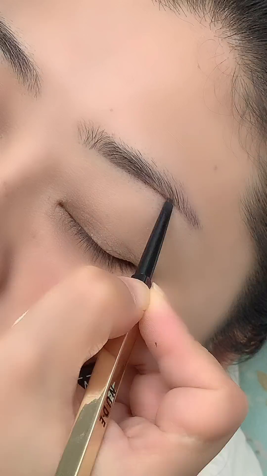 4号色灰棕色眉笔画出来真的很洋气哦-度小视