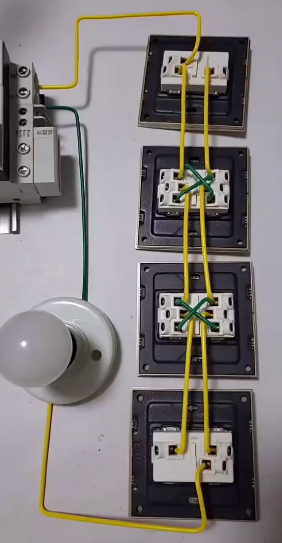 多个开关控制一盏灯