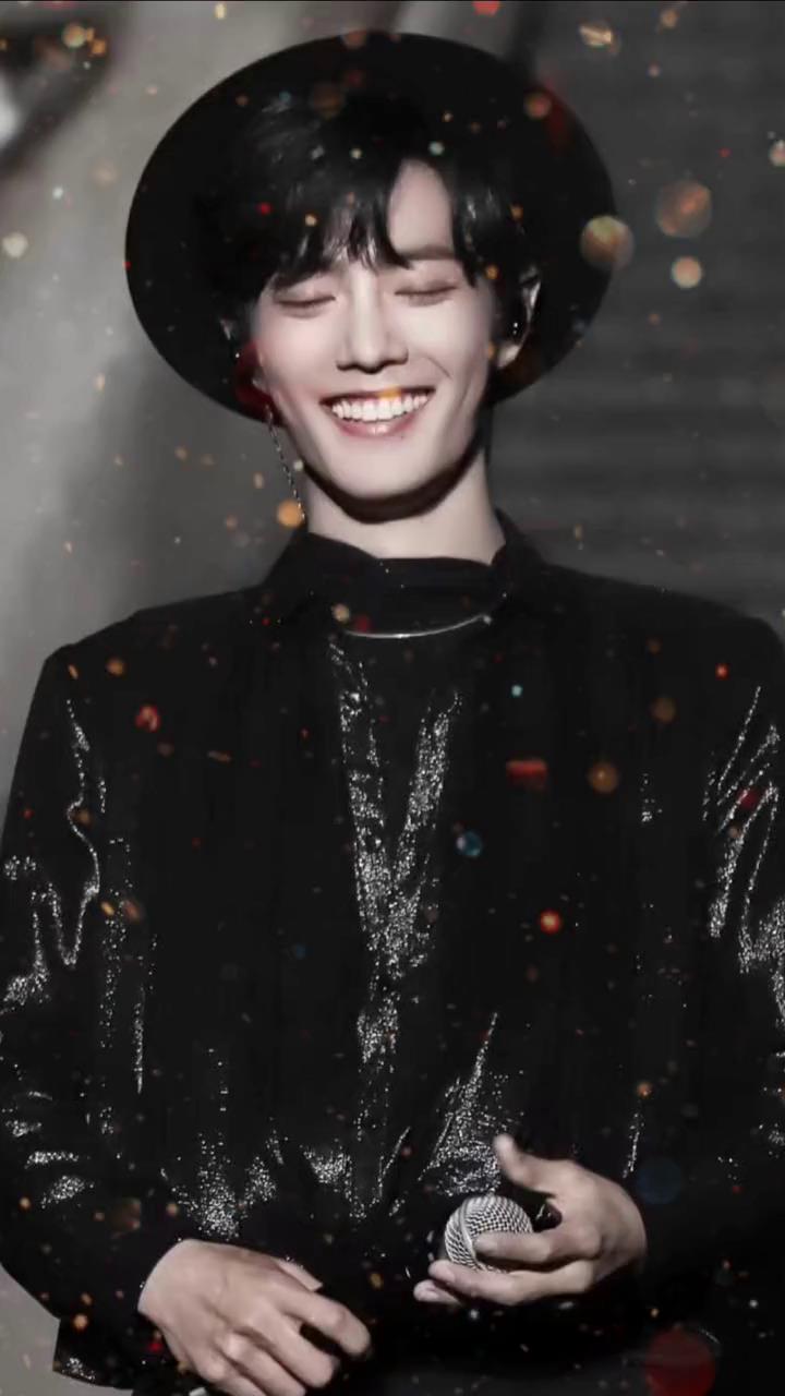 爱豆那些不经意造成的名场面,肖战的一笑封神,真的太治愈了啊!-度小视