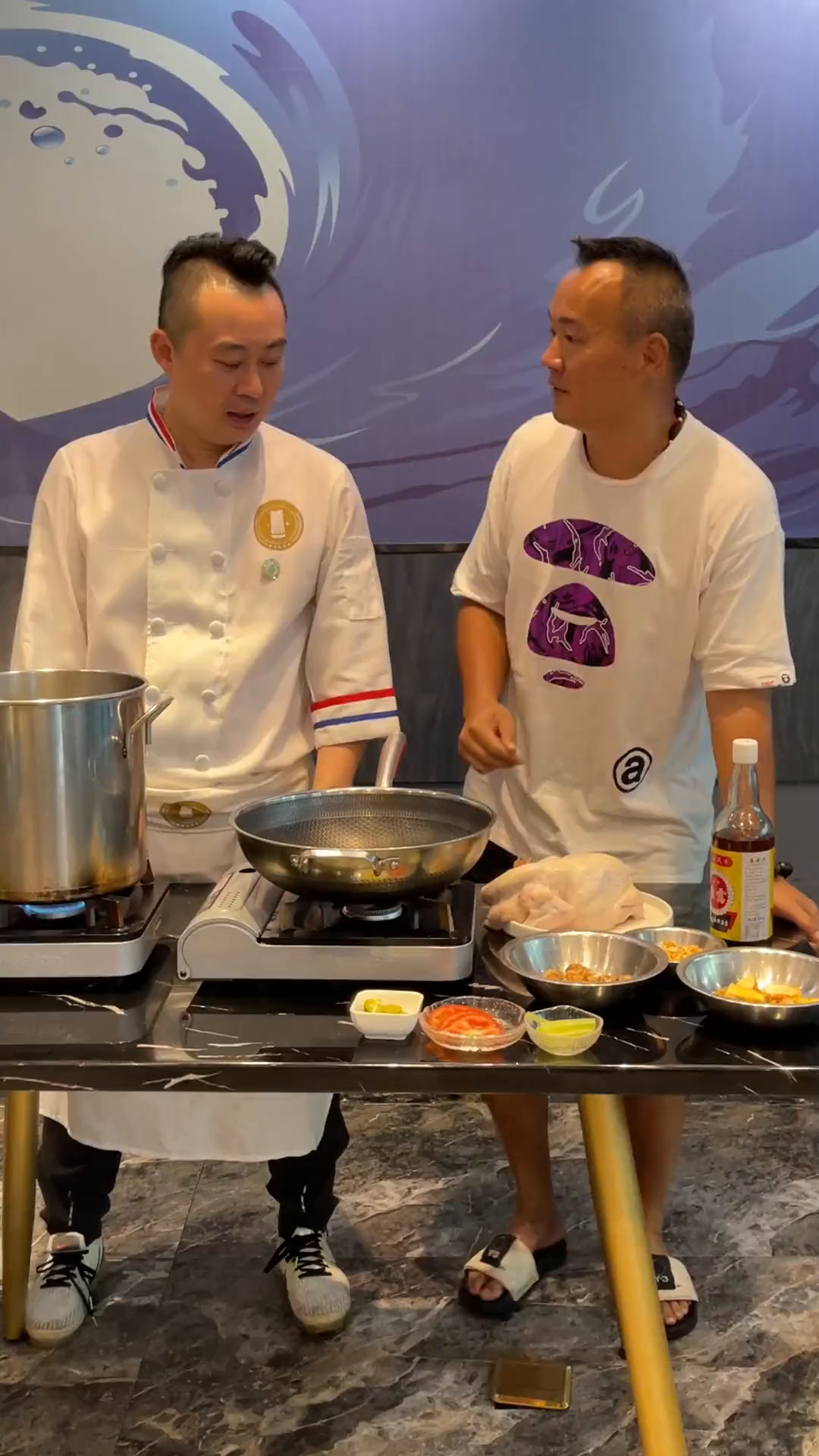 一起看看视频无鱼鳞比秘制海鲜手撕鸡(上)