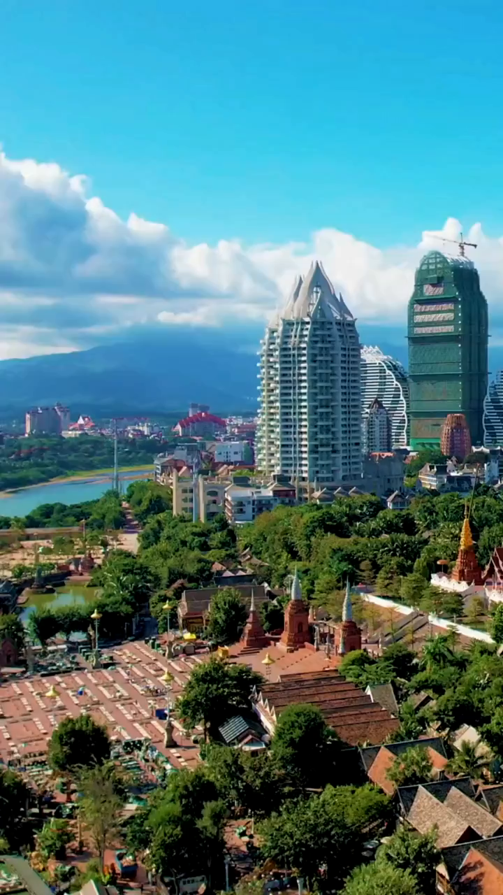 西双版纳告庄西双景大金塔,高666米寓意一江连东南亚六国