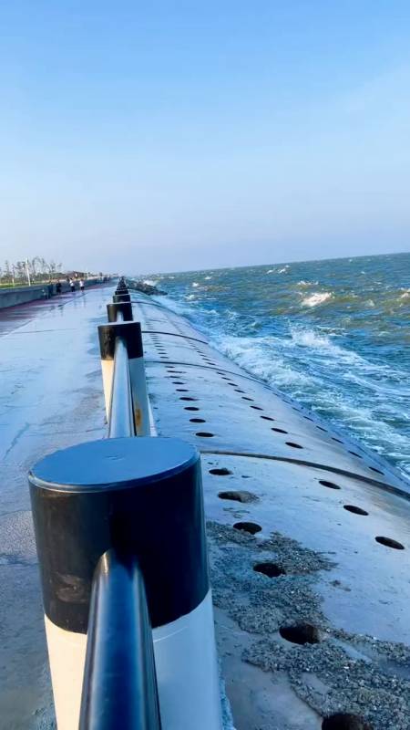 天津免费的东堤海景公园!海景步道长3公里,是天津观海的好地方!