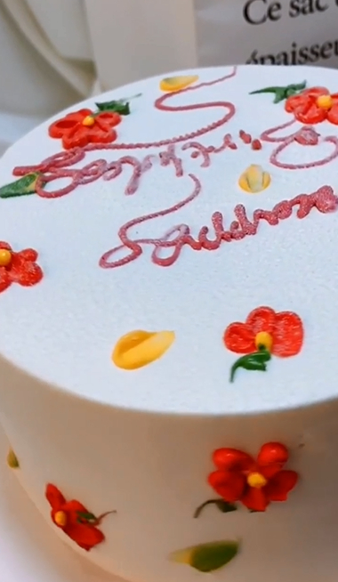 见识一下甜品师做的花朵蛋糕,写完英文那一刻,满意极了!