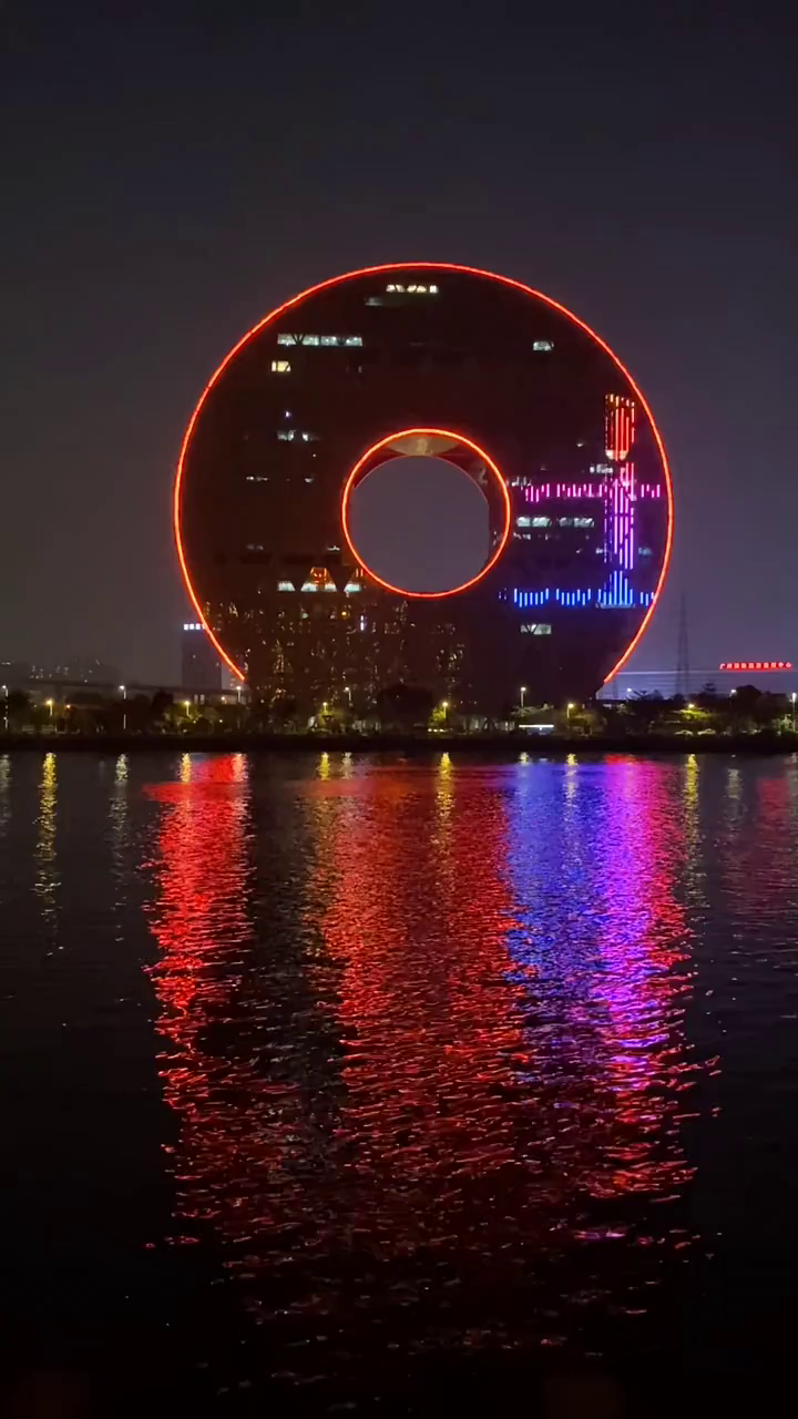 广州珠江夜景,广州圆大厦