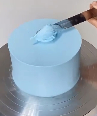 见识一下甜品师做的蓝色系生日蛋糕,拿到手那一刻,都不舍得吃!
