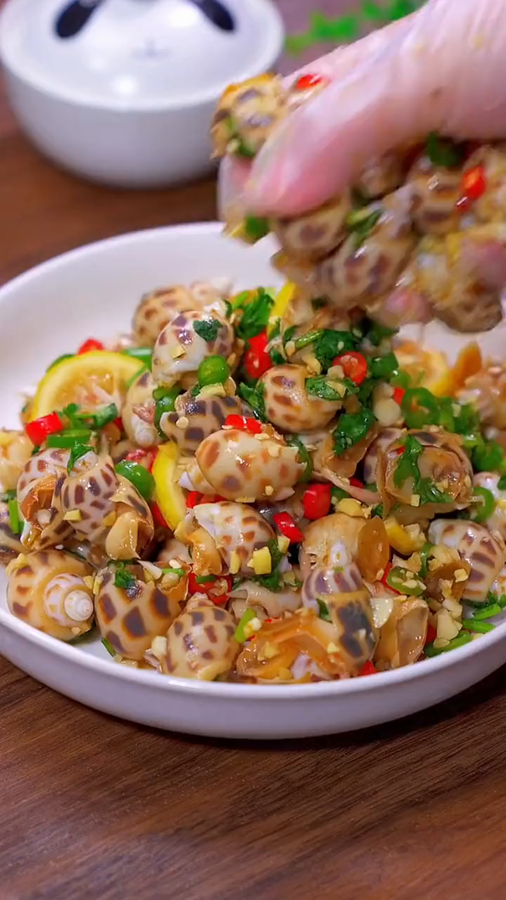 捞汁花螺夏天的餐桌上你可以试试这道菜