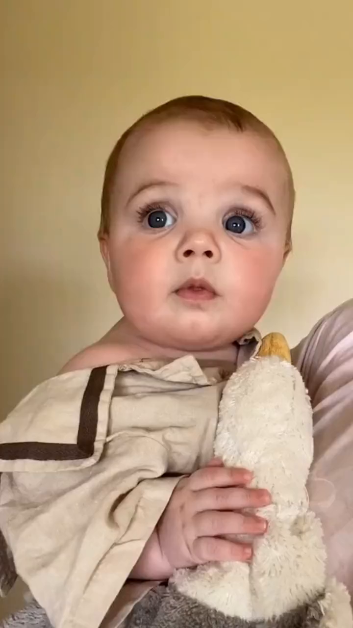 大眼萌娃这也太可爱了吧超可爱大眼睛长睫毛卡姿兰大眼睛